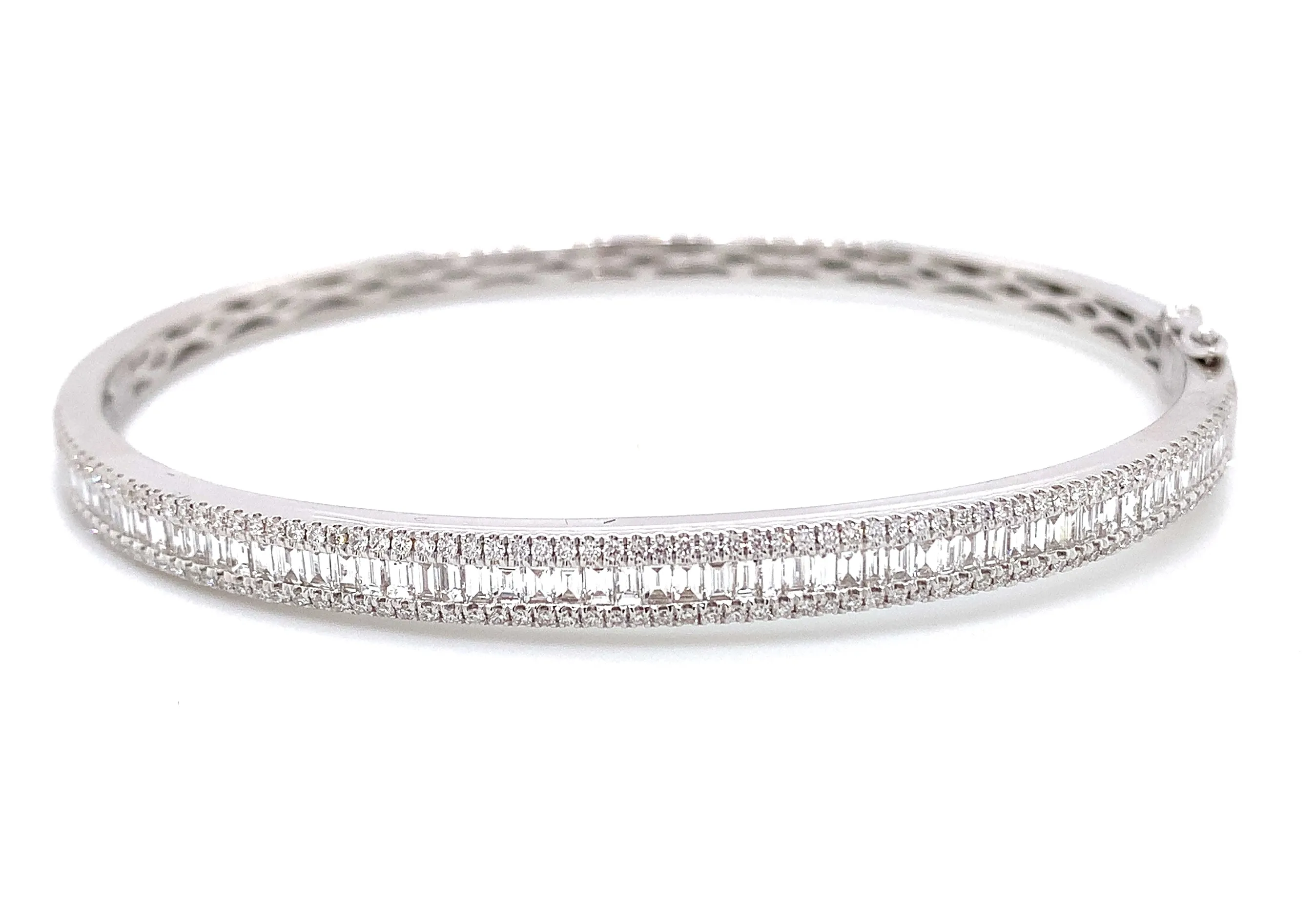 1.83ctw Diamond White Gold Bangle Bracelet