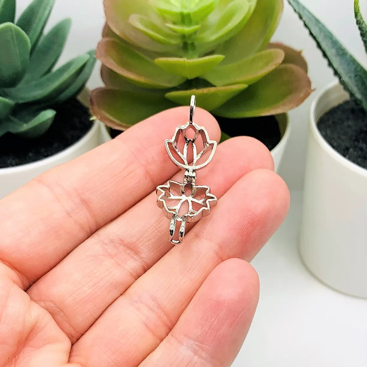 4 or 20 Pieces: Antique Silver Lotus Bead Diffuser Lockets