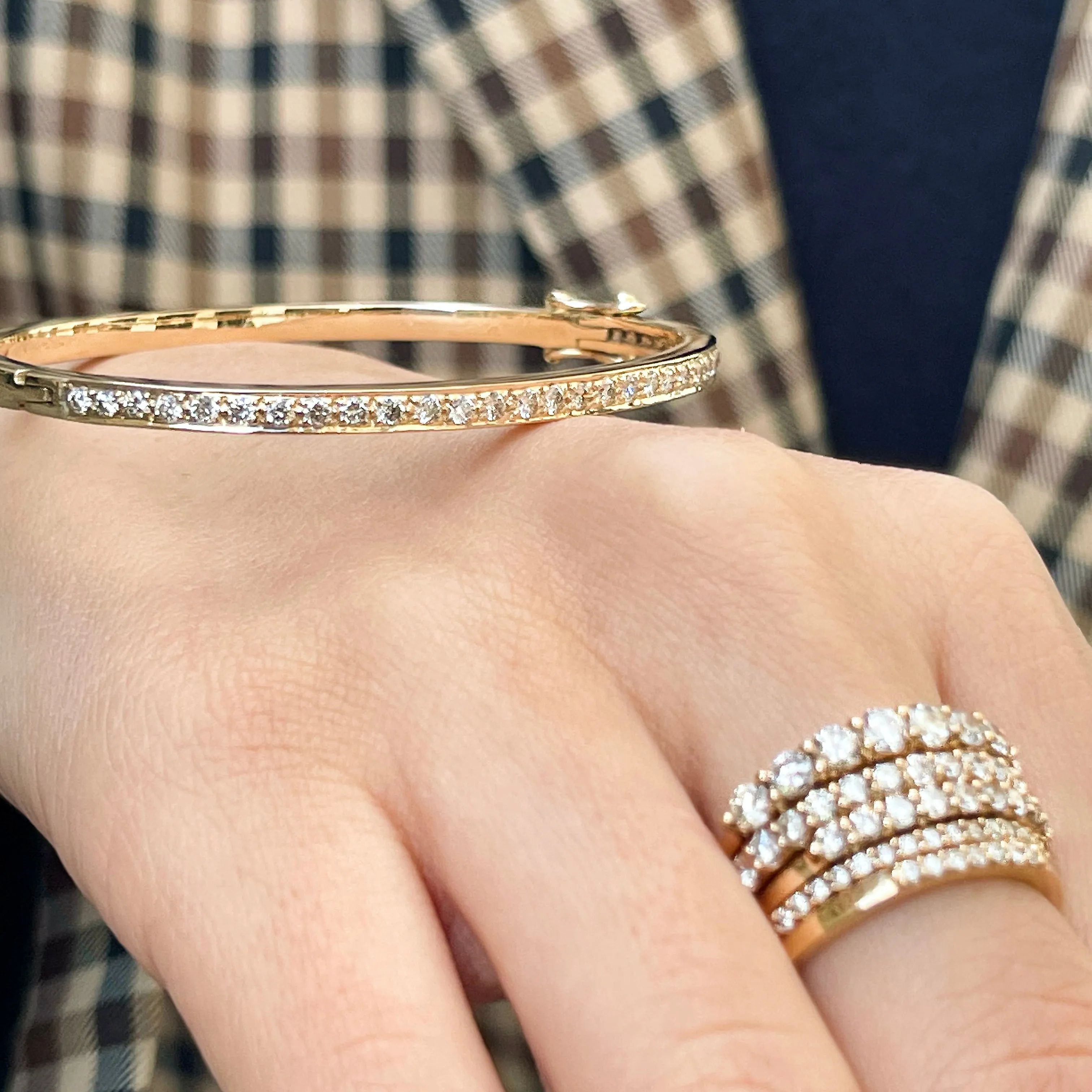 DIAMONDS, 1/2-Line Large Diamonds-Bangle, gold/white