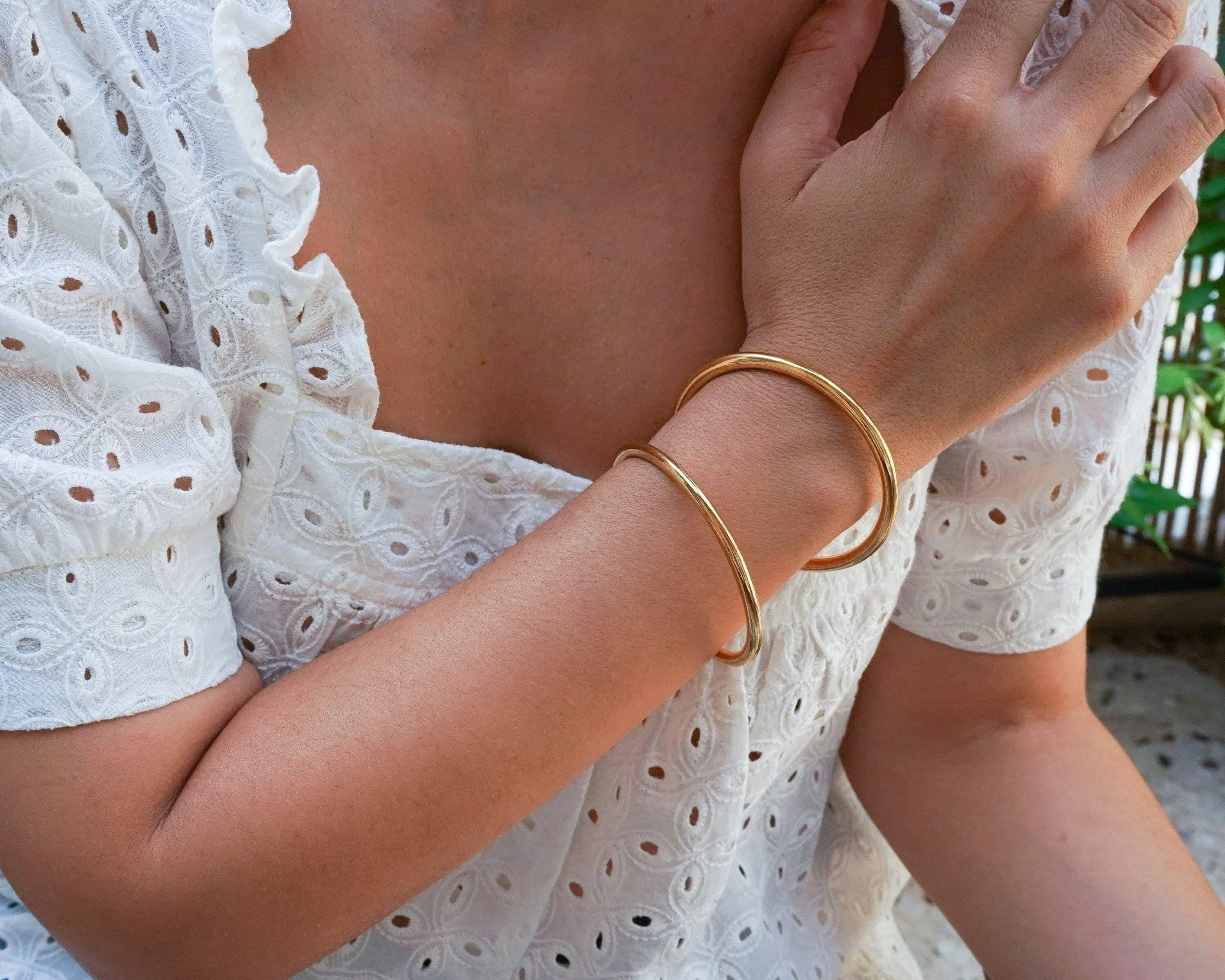 Gold Shiny Thick Round Bangle Bracelet