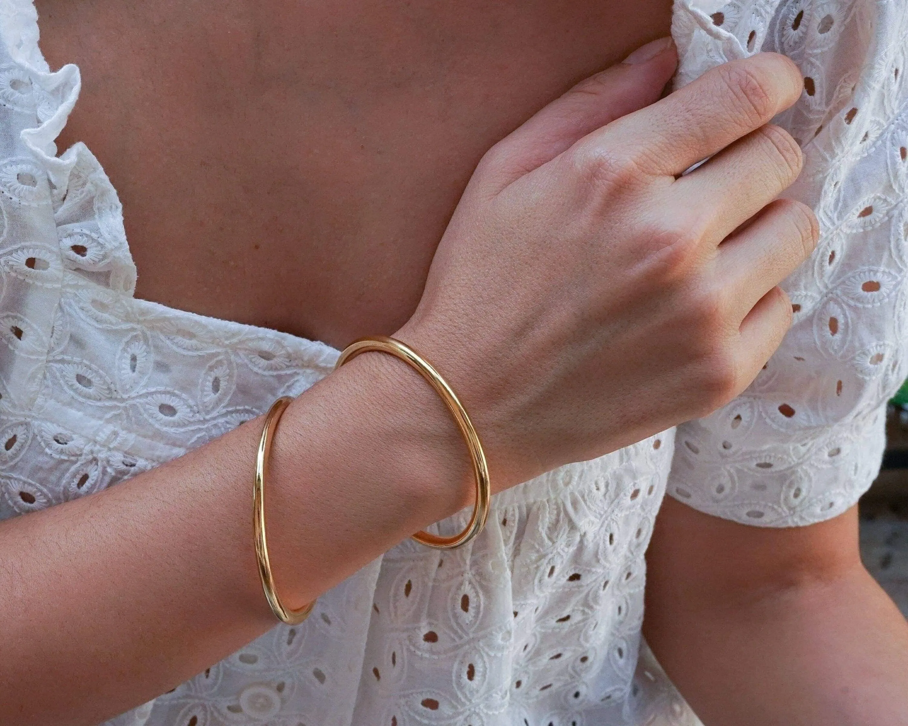 Gold Shiny Thick Round Bangle Bracelet