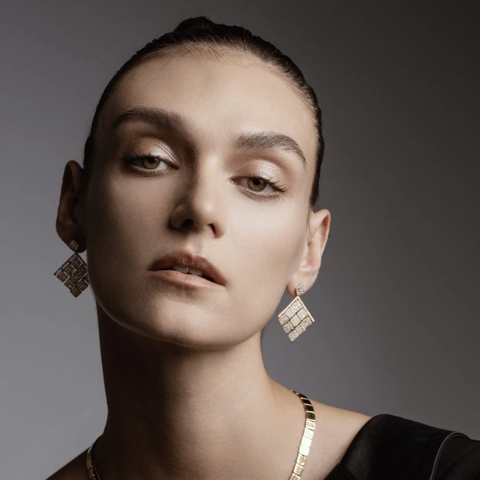 Medium Tile Pavé Curtain Earrings Y-D
