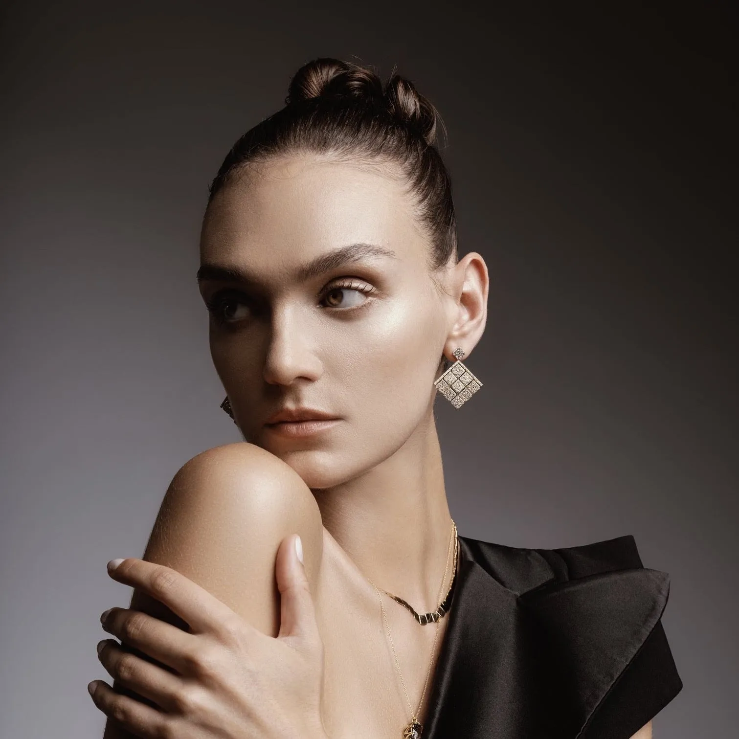 Medium Tile Pavé Curtain Earrings Y-D