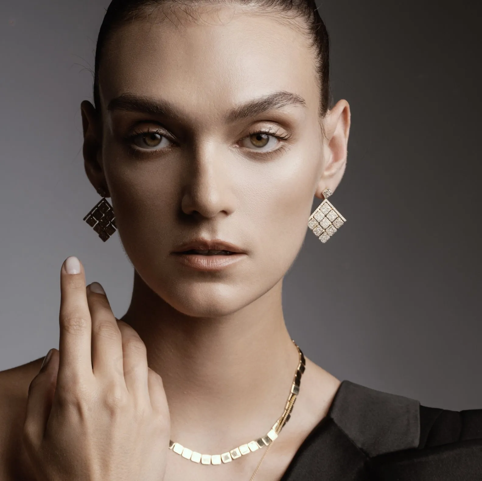 Medium Tile Pavé Curtain Earrings Y-D