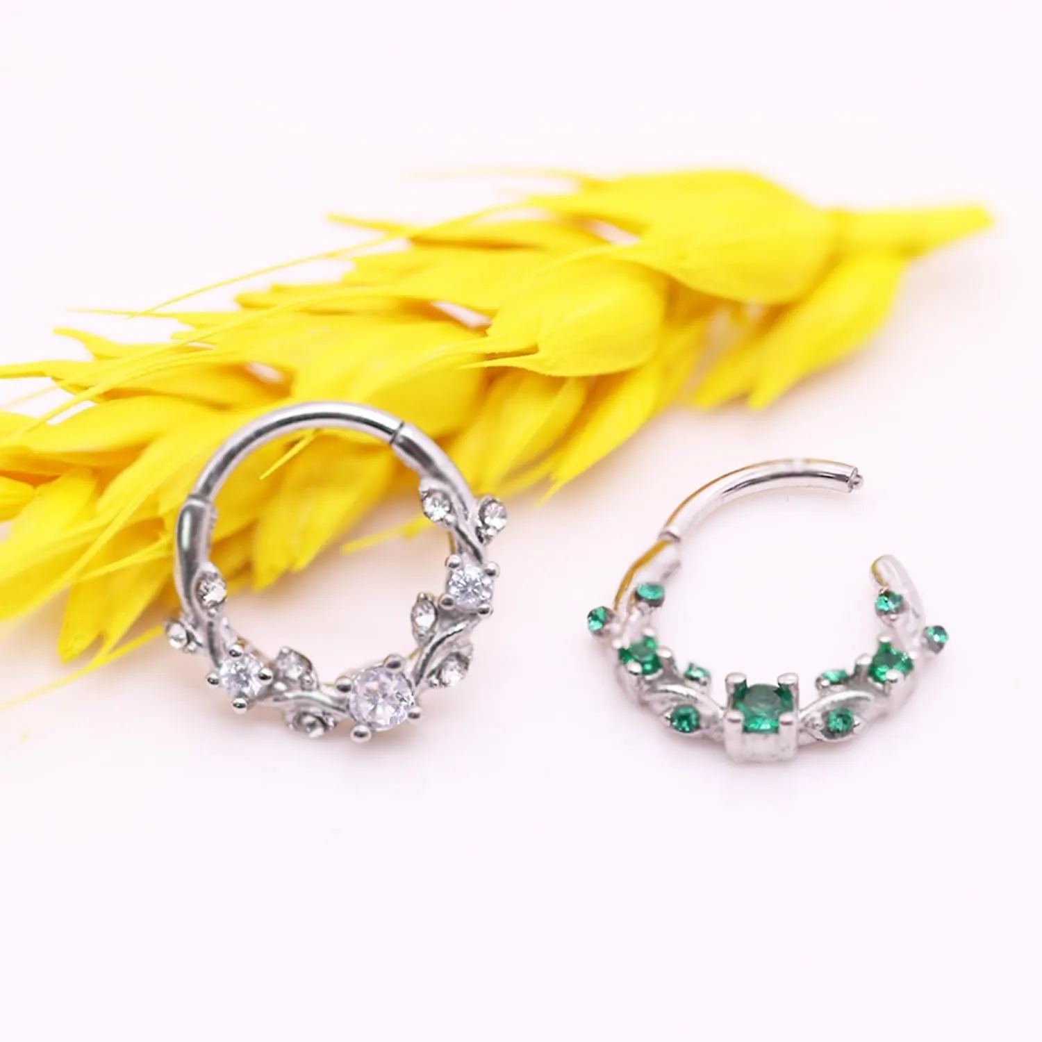 Septum Ring 16G Leaf Septum Nose Ring 316L Stainless Steel Vine Septum Piercing Daith Piercing Jewelry Conch Helix Earring Cartilage Earring for Women Men