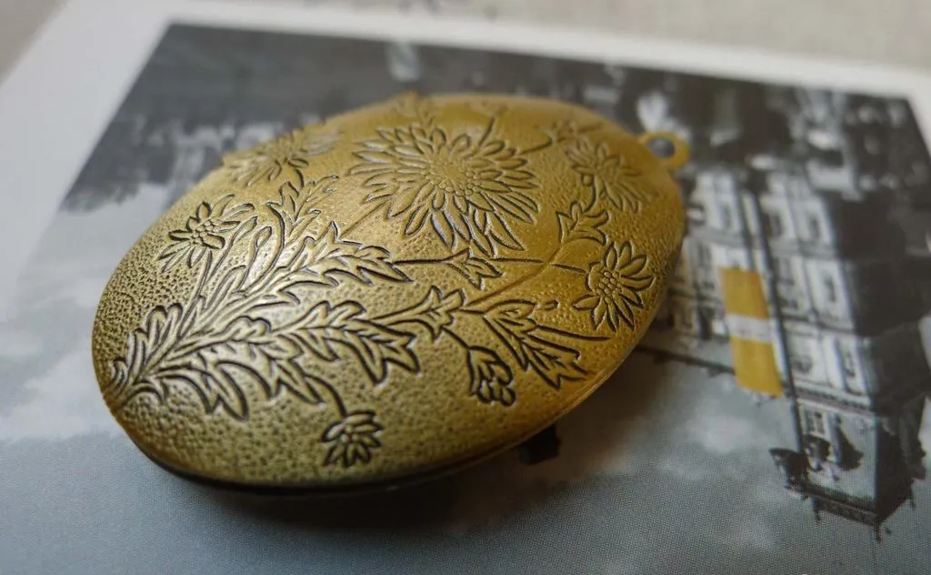 Tree Lockets Antique Bronze Oval Photo Locket A5450