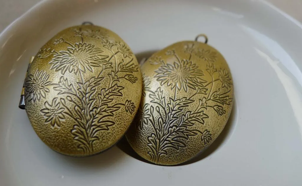 Tree Lockets Antique Bronze Oval Photo Locket A5450