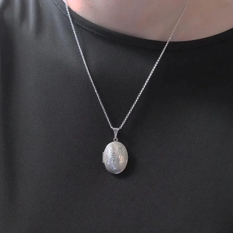 Vintage 1970s Etched Sterling Silver Locket