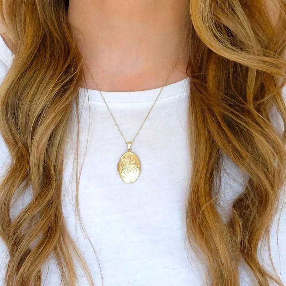 Vintage 1990s Oval 9ct Gold Locket Necklace